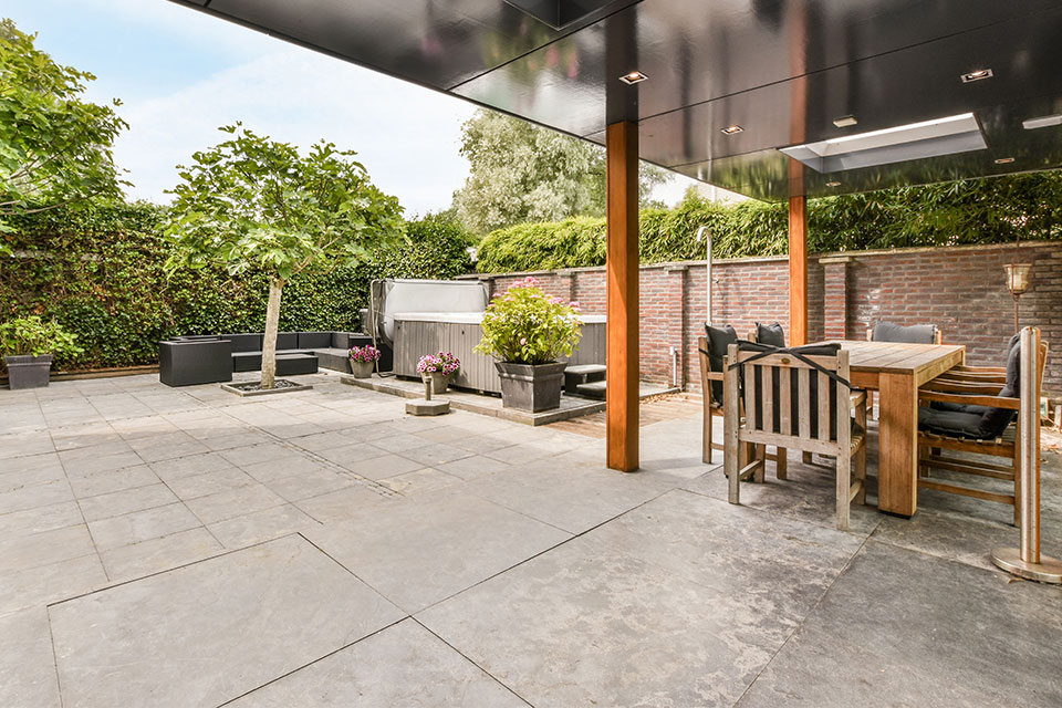 Terrassenplatten und Outdoor-Fliesen – stilvolle Lösungen für Ihre Außenbereiche Terrassenplatten und Outdoor-Fliesen – stilvolle Lösungen für Ihre Außenbereiche